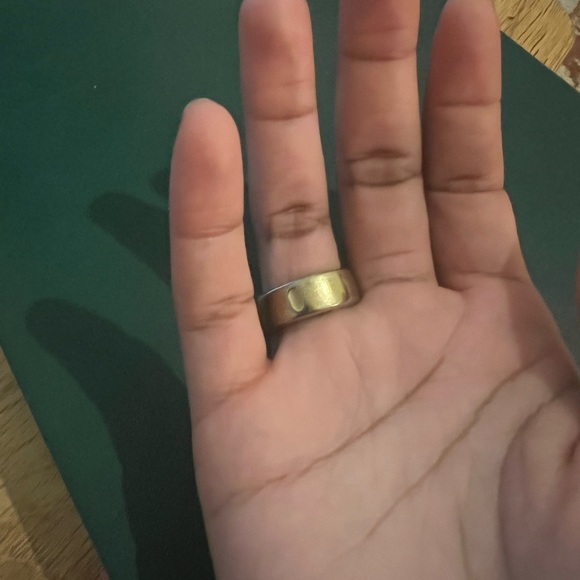 Oura Ring Horizon Size 7 in Gold - Picture 6 of 7